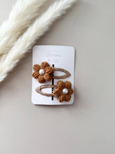 Load image into Gallery viewer, Knit Pearl Flower Hair Clip Set