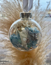 Load image into Gallery viewer, Dried Flower Christmas Ornament