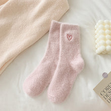 Load image into Gallery viewer, Fuzzy Heart Socks
