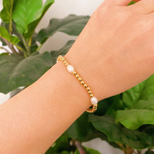 Load image into Gallery viewer, Freshwater Pearl Golden Bauble Bracelet