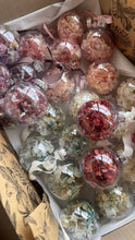 Load image into Gallery viewer, Dried Flower Christmas Ornament