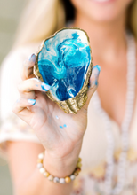 Load image into Gallery viewer, Ocean Gilded Oyster Jewelry Dish
