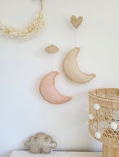 Load image into Gallery viewer, Golden Glitter Heart Wall Peg