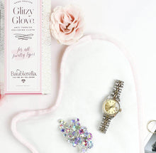 Load image into Gallery viewer, Glitzy Glove Anti-Tarnish Jewelry Polishing Mitt