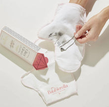 Load image into Gallery viewer, Glitzy Glove Anti-Tarnish Jewelry Polishing Mitt