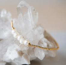 Load image into Gallery viewer, Lily Pearl Stretch Bracelet