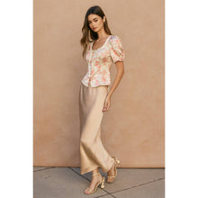 Load image into Gallery viewer, Wildflower Waltz Balloon Short Sleeve Blouse
