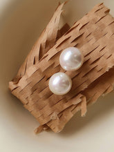 Load image into Gallery viewer, Amrae Classic Pearl Stud Earrings
