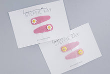 Load image into Gallery viewer, Retro Smiley Flower Snap Clip Set
