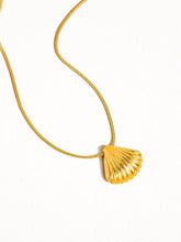 Load image into Gallery viewer, The Seaside Gold Seashell Necklace
