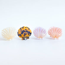 Load image into Gallery viewer, Pearl Seashell Claw Hair Clip
