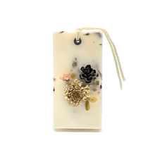 Load image into Gallery viewer, 1818 Farms Dried Flower Botanical Wax Sachet
