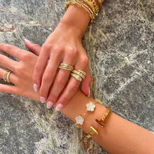 Load image into Gallery viewer, Adeline Clover Bracelet
