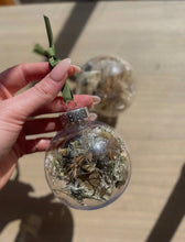 Load image into Gallery viewer, Dried Flower Christmas Ornament
