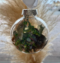 Load image into Gallery viewer, Dried Flower Christmas Ornament
