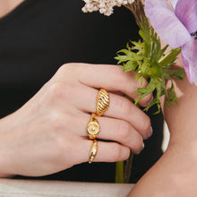 Load image into Gallery viewer, Stella Signet Gold Ring
