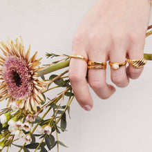 Load image into Gallery viewer, Stella Signet Gold Ring
