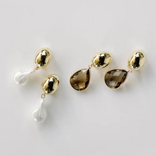 Load image into Gallery viewer, Vintage Chunky Gold Statement Drop Earrings
