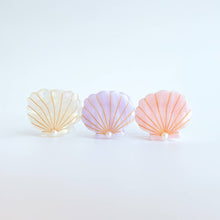 Load image into Gallery viewer, Pearl Seashell Claw Hair Clip
