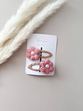 Load image into Gallery viewer, Knit Pearl Flower Hair Clip Set
