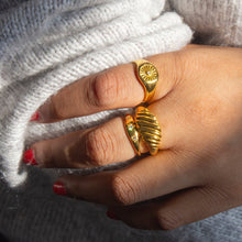 Load image into Gallery viewer, Stella Signet Gold Ring
