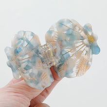 Load image into Gallery viewer, Pretty Little Pearl Seashell Claw Hair Clip
