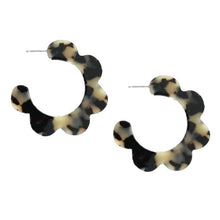 Load image into Gallery viewer, Blonde Tortoise Scalloped Statement Hoop Earrings
