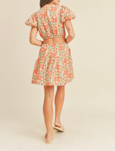 Load image into Gallery viewer, Floral Print Open Back Puff Sleeve Dress
