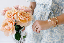 Load image into Gallery viewer, Mother of Pearl Flower Adjustable Bracelet
