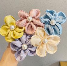Load image into Gallery viewer, Chiffon Pearl Flower Hair Clip
