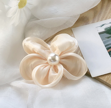 Load image into Gallery viewer, Chiffon Pearl Flower Hair Clip
