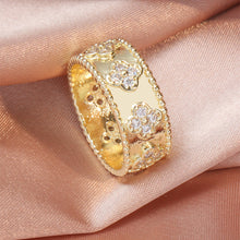 Load image into Gallery viewer, Four Leaf Clover Gold Band Ring
