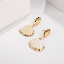 Load image into Gallery viewer, Gold Seashell Dangle Earrings
