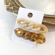 Load image into Gallery viewer, Pearl &amp; Resin Hair Clip Set
