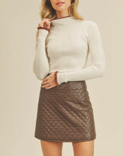 Load image into Gallery viewer, Contrast Edge Turtleneck Long Sleeve Knit Top
