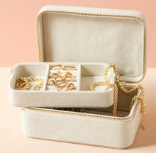 Load image into Gallery viewer, Natural Linen Jewlery Case
