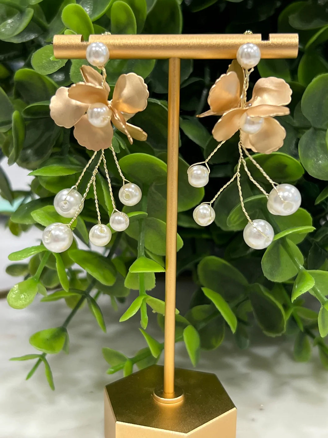 Matte Gold Flower & Pearl Earrings
