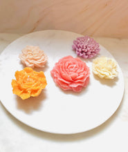 Load image into Gallery viewer, Flower Beeswax Candles 5 Pack
