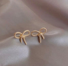 Load image into Gallery viewer, Golden Sweet Bow Earrings
