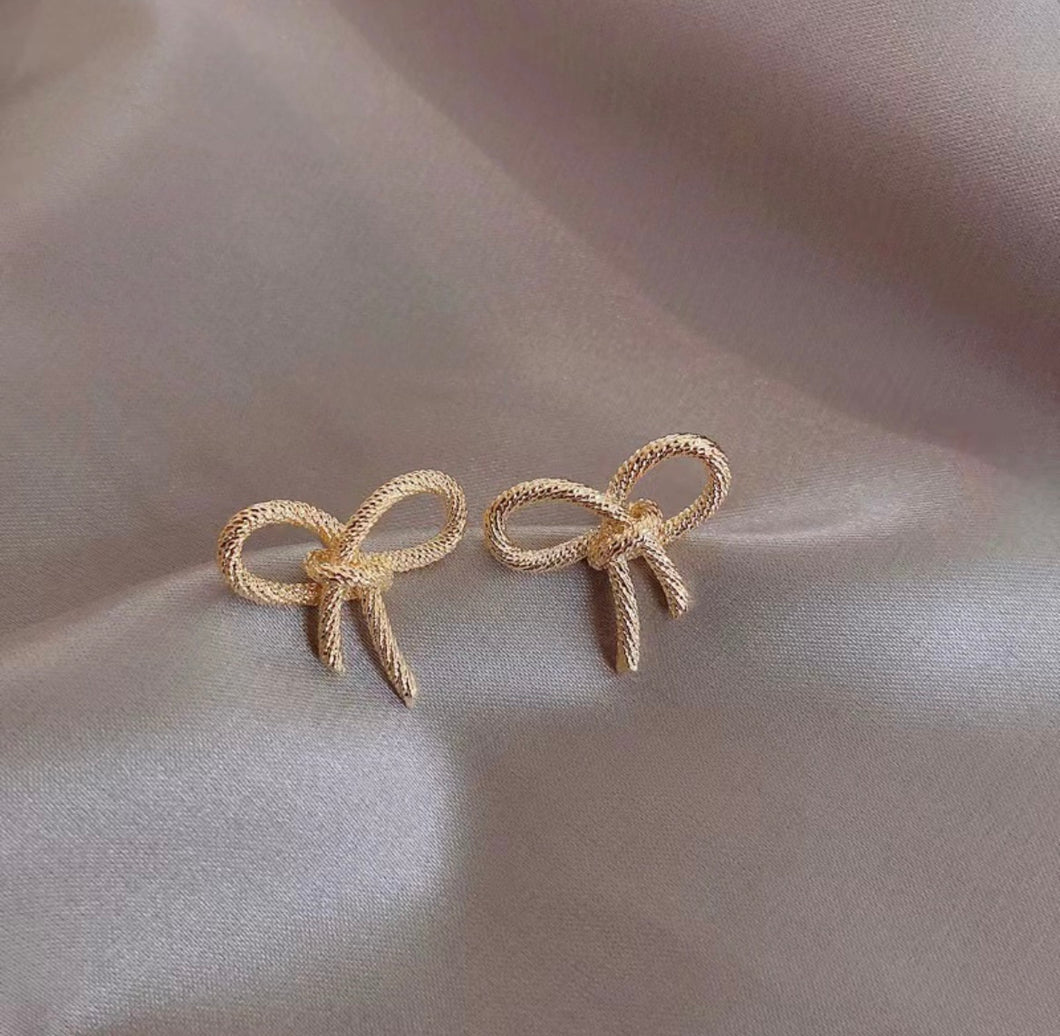 Golden Sweet Bow Earrings