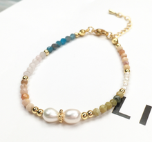 Load image into Gallery viewer, Multicolor Beaded Pearl Bracelet
