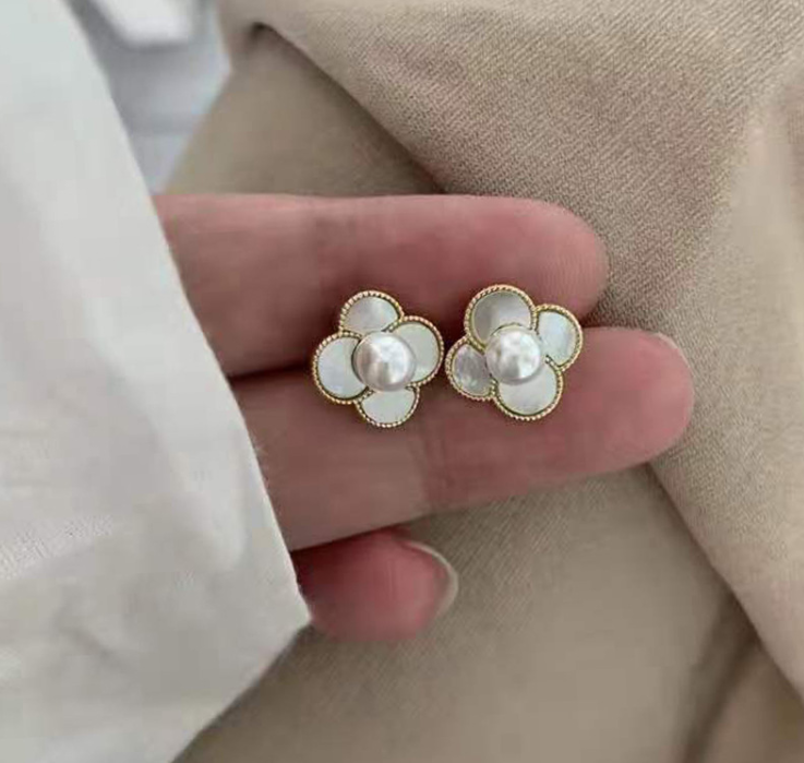 Pearl Clover Stud Earrings