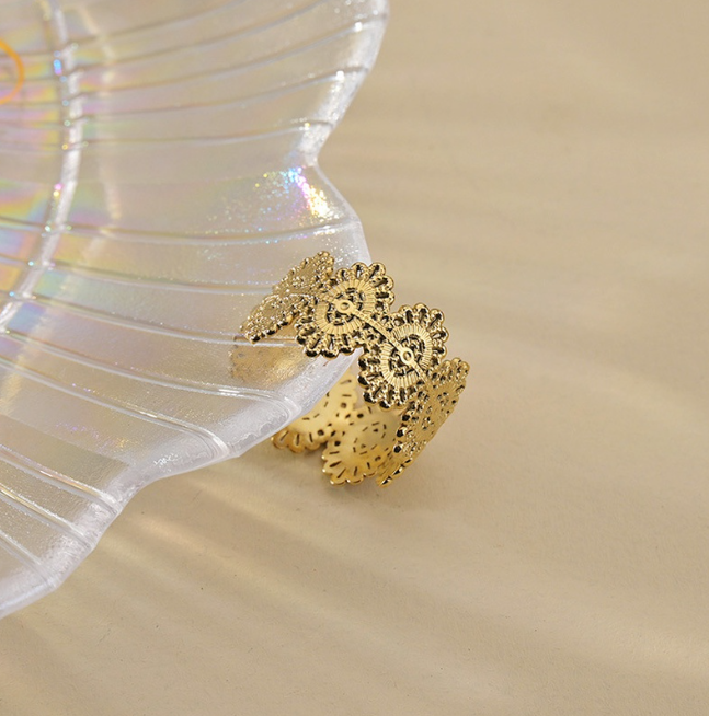 Gold Elegant Lace Ring